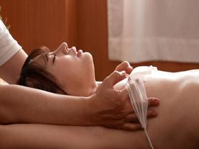 チクイキ敏感Ｊ系４名  エビ反りスプラッシュ潮吹きエステ　サンプル画像03